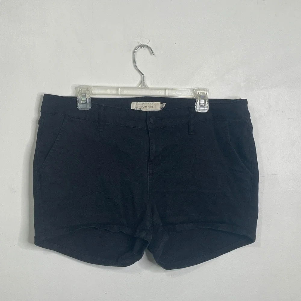 Torrid Womens‎ Black Denim Shorts Size 14 Mid Rise Five Pocket Stretch Casual